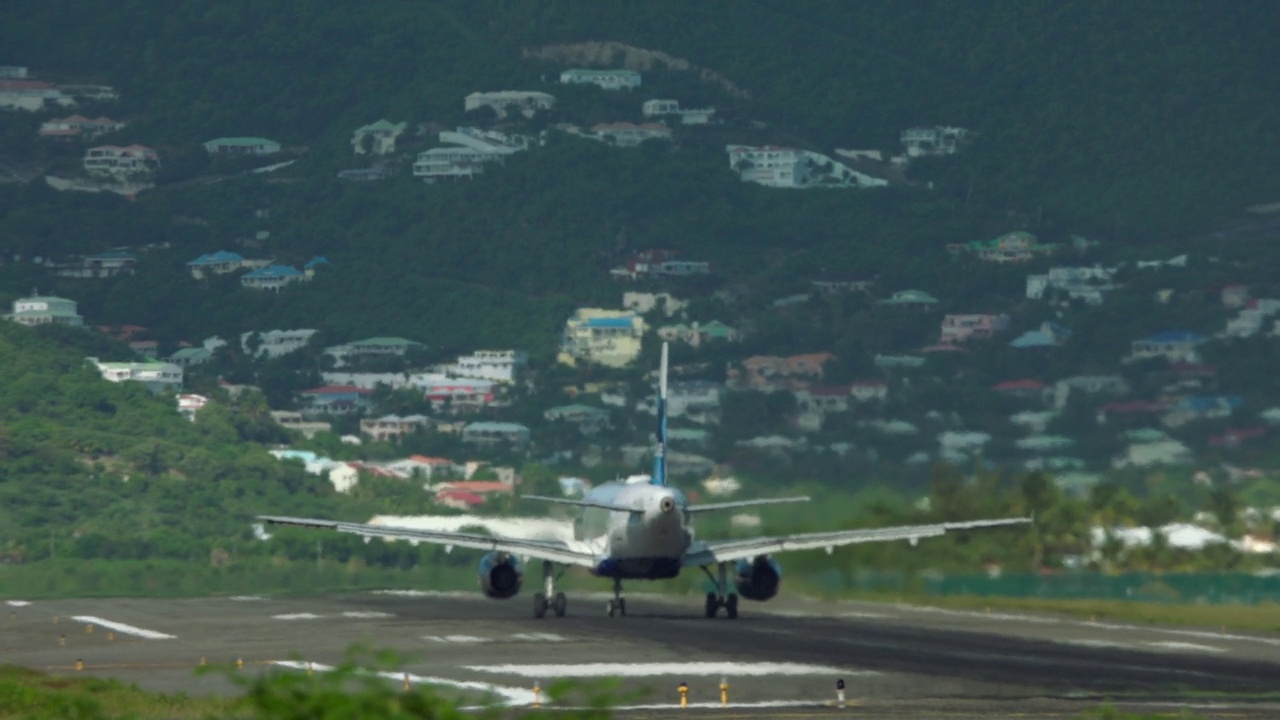 JetBlue空中客车A320从SXM /圣马丁起飞视频素材