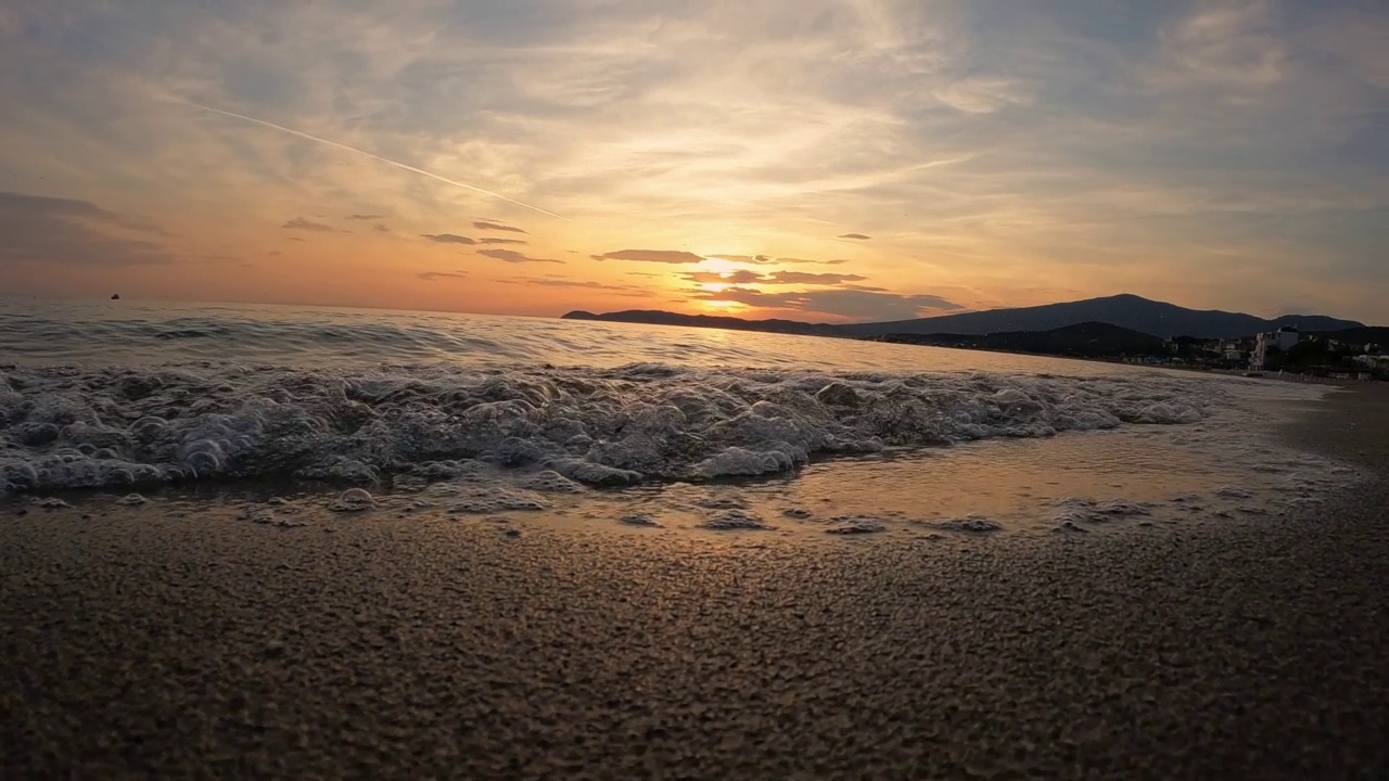 日落时的海浪视频素材