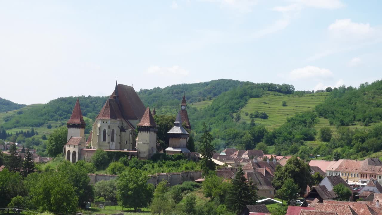 罗马尼亚Sibiu Biertan著名的加固撒克逊教堂全景视频素材