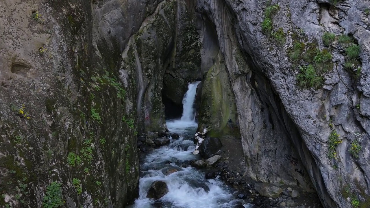 峡谷和瀑布视频素材