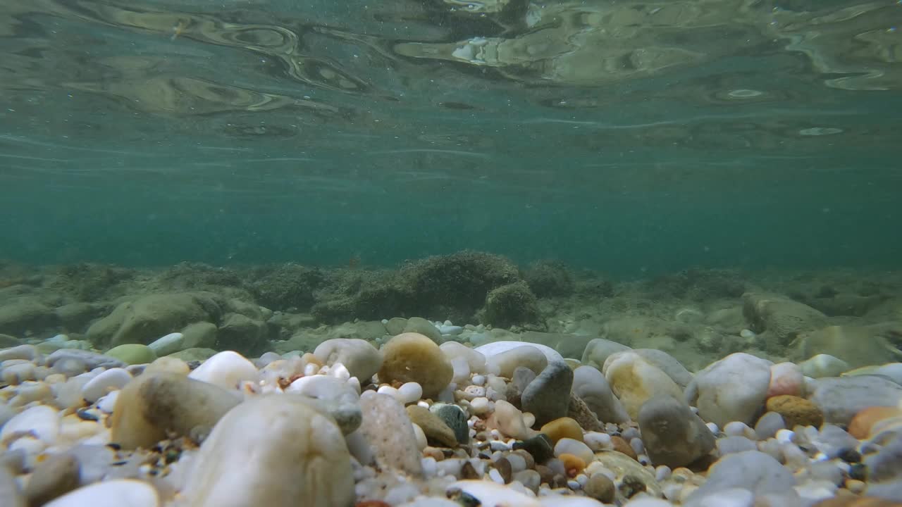 卵石海底视频素材