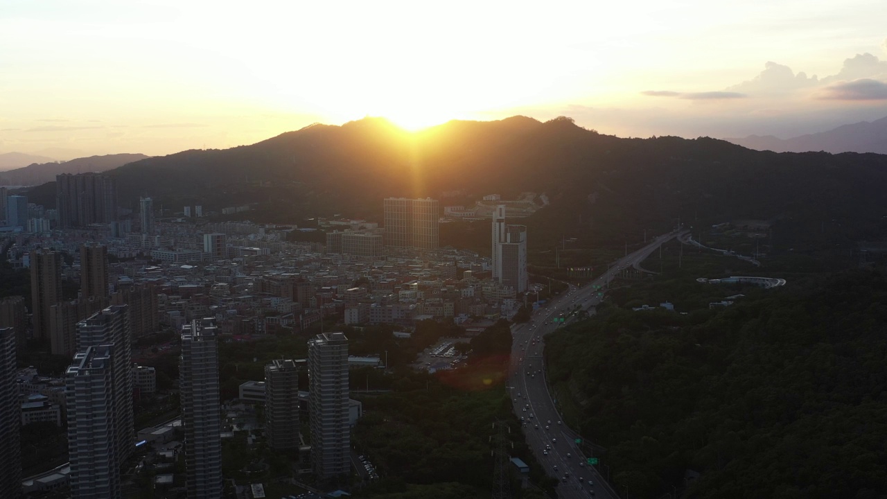 夕阳下的浪漫天空视频素材