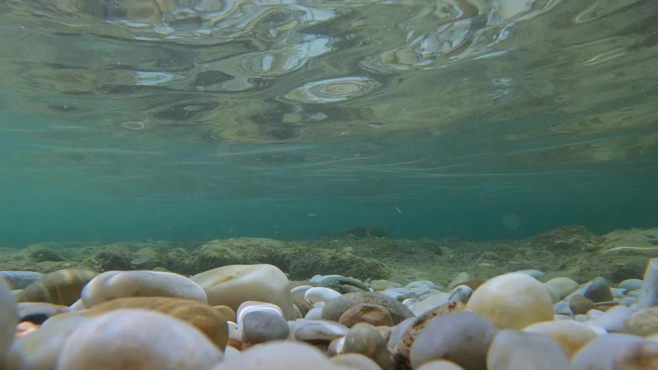 卵石海底视频素材