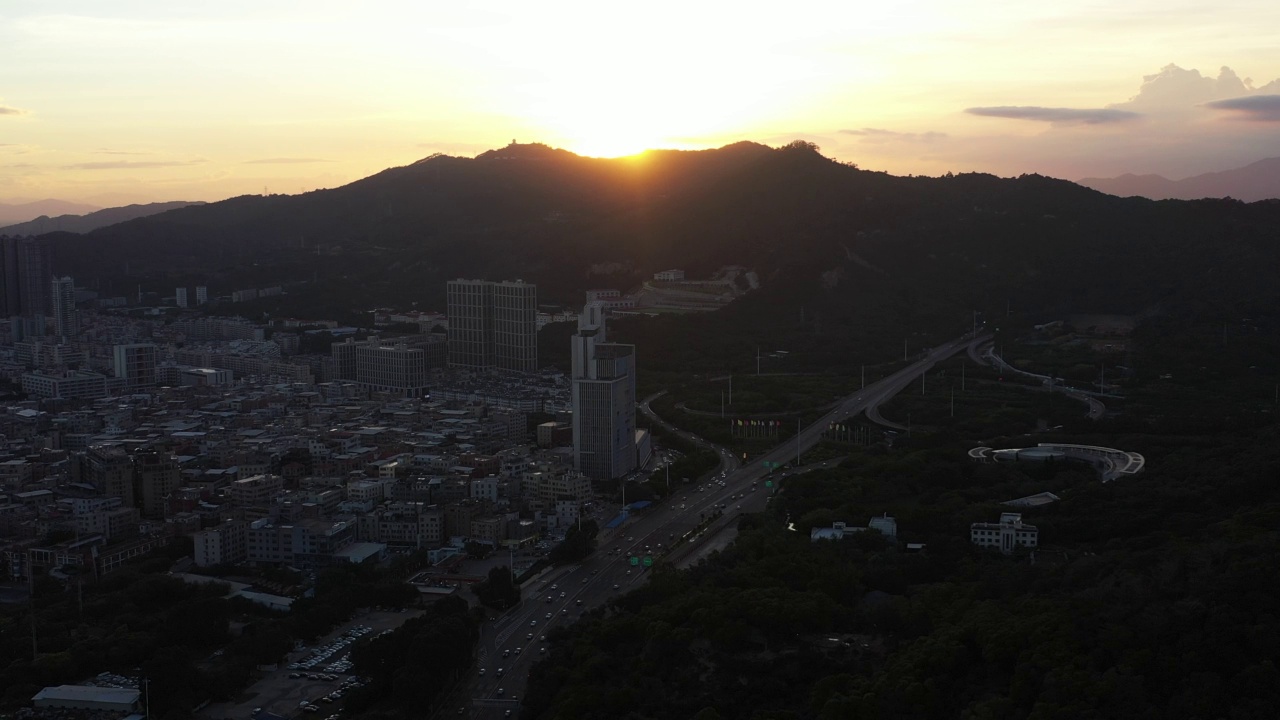 夕阳下的浪漫天空视频素材