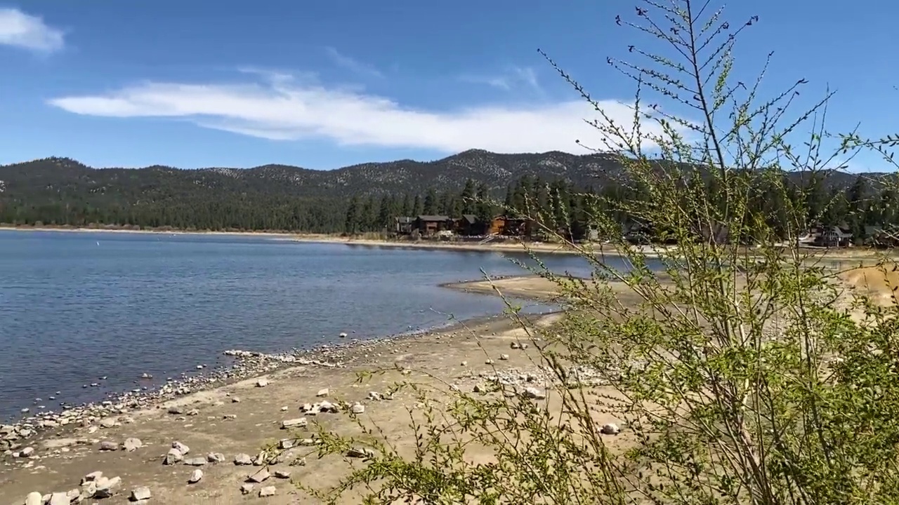 湖滨海滩山湖滨风自然水湖滨风公园夏天视频素材