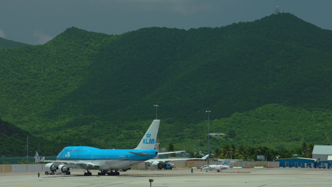 WS KLM波音747在SXM /圣马丁滑行视频素材