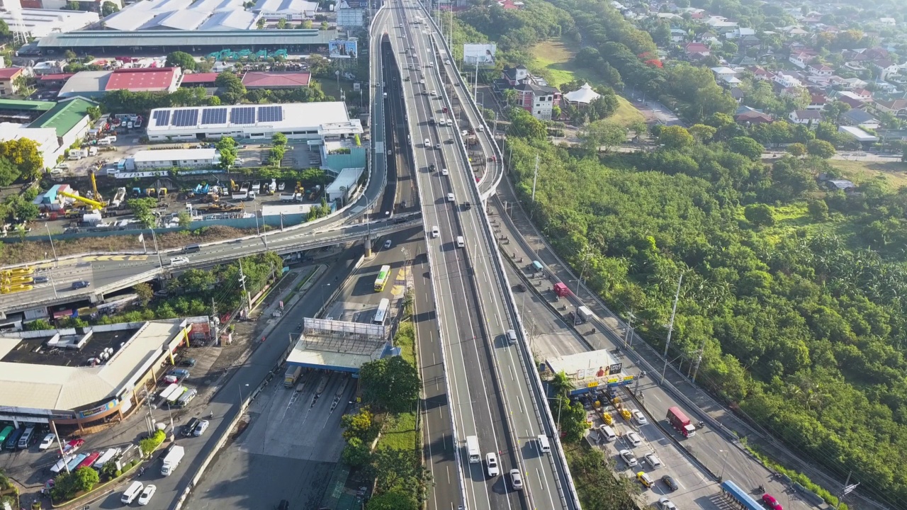 高角度视角的南大都会马尼拉Skyway视频素材