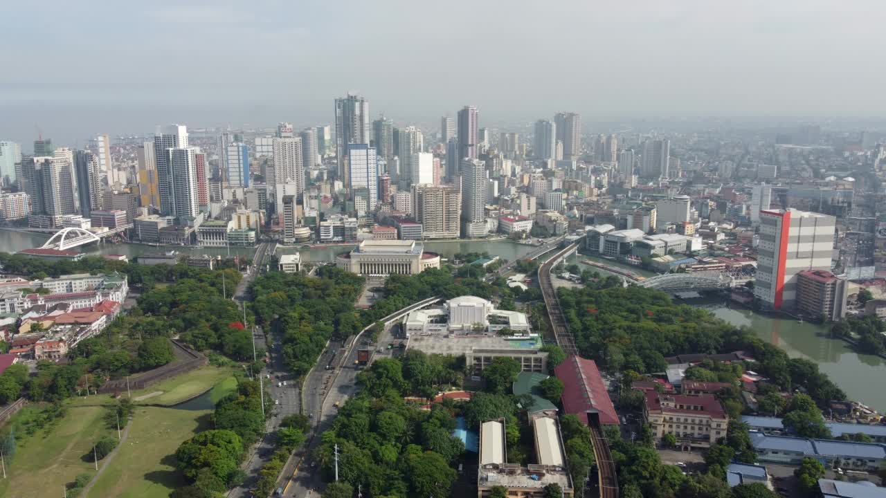 无人机拍摄了马尼拉的城市天际线视频素材