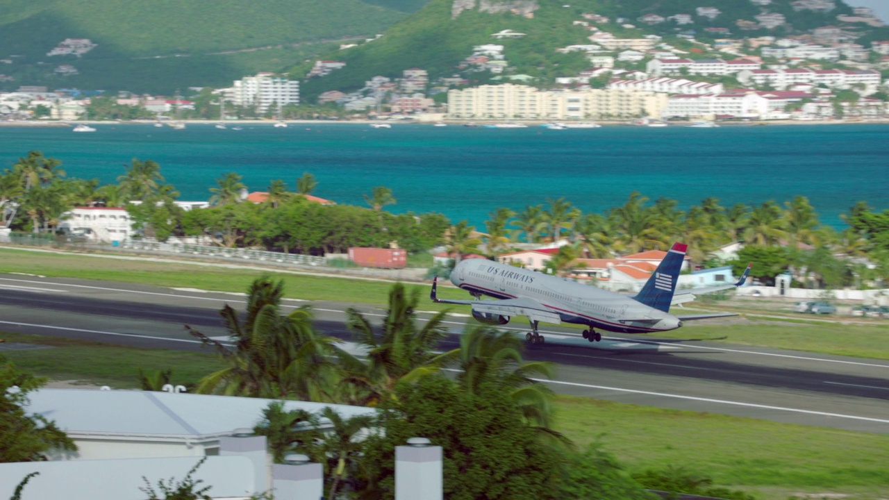 美国航空公司波音757降落在SXM /圣马丁视频素材