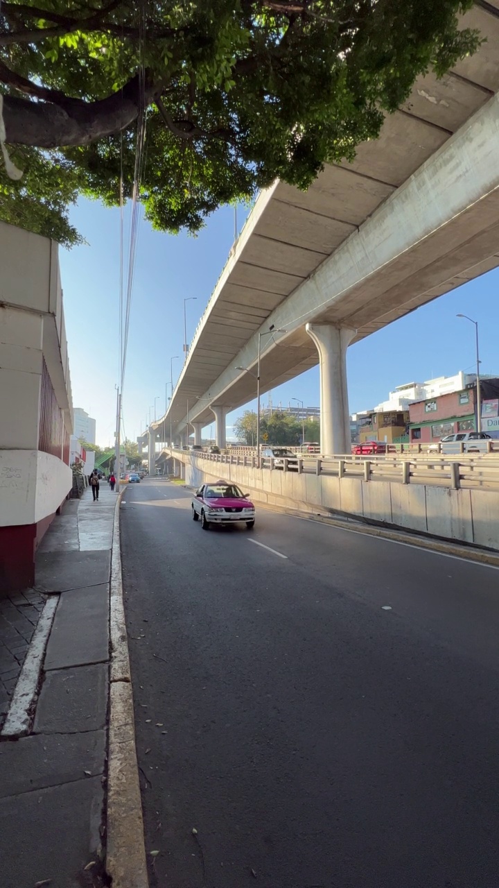 早上的街道和高架道路视频素材