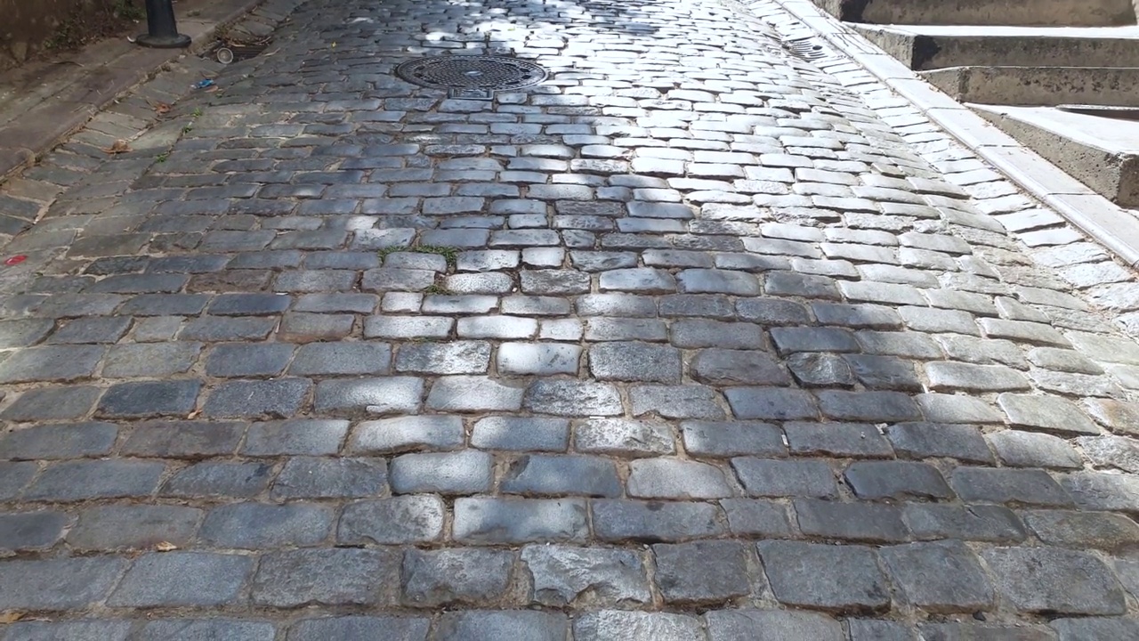 空旷的鹅卵石街道道路在旅游的地方视频素材