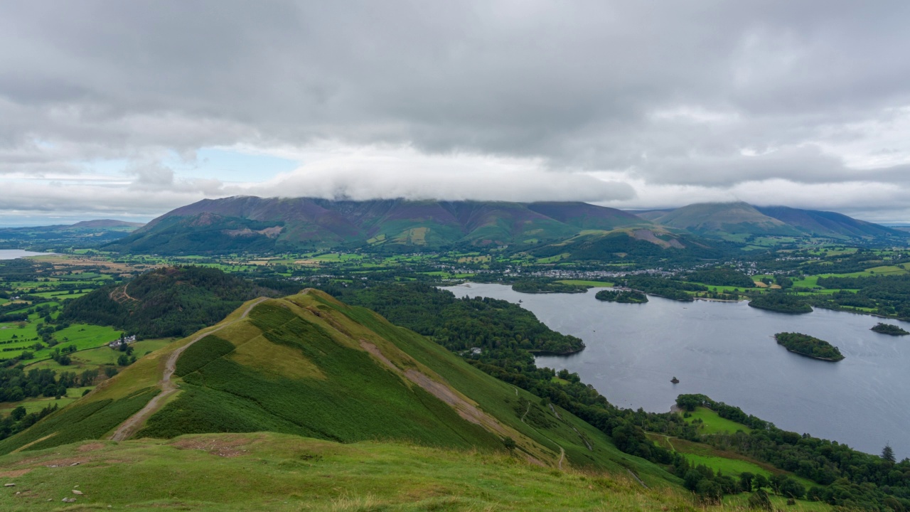 从Catbells, Lake District, Keswick, Cumbria, England - 4k time lapse视频素材