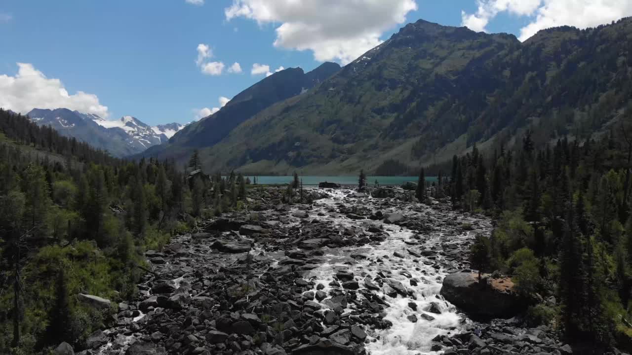 山间湖泊瀑布视频下载