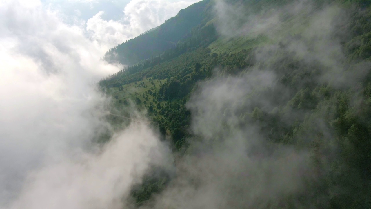 云中山景的鸟瞰图视频素材