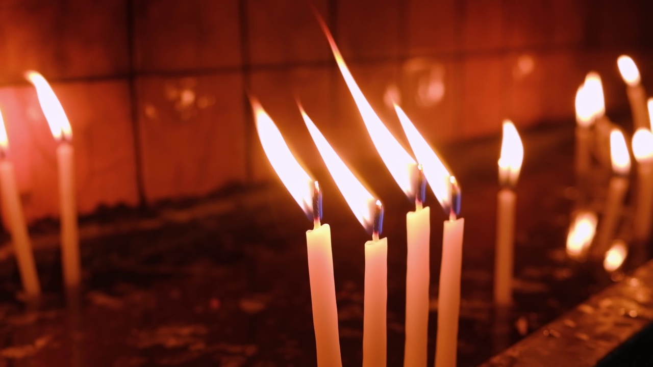 教堂里的蜡烛视频素材