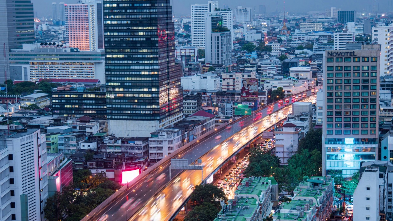 曼谷锡拉特高速公路的夜晚，泰国视频素材