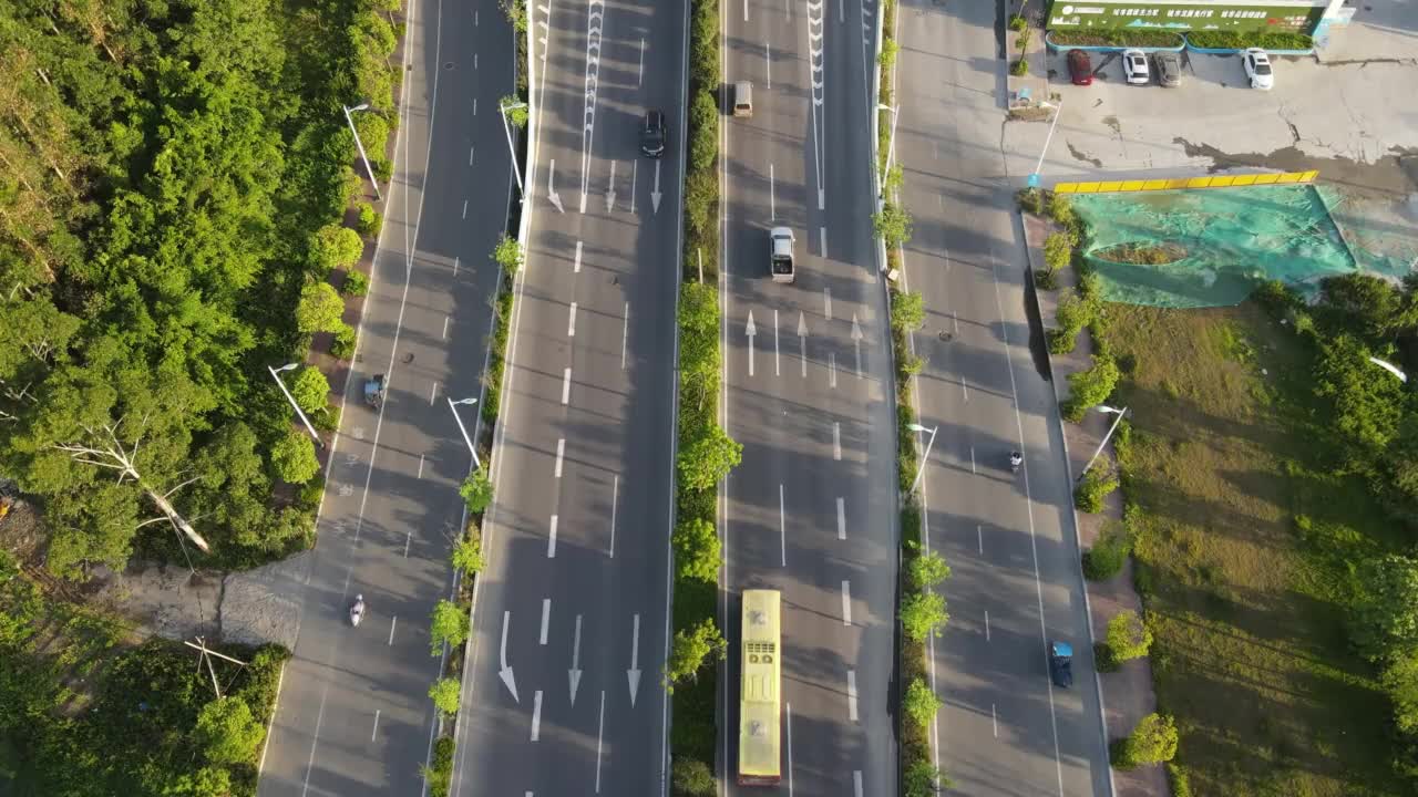 城市繁忙道路交通航拍视频视频素材