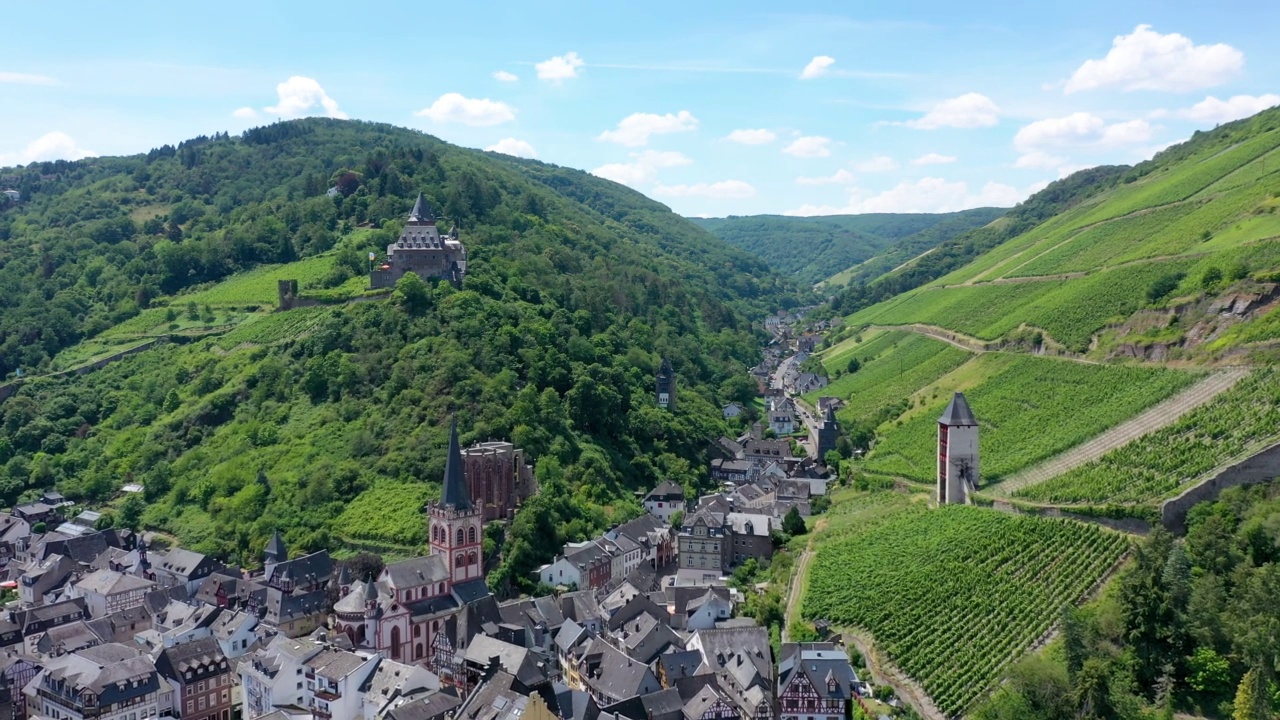 • Bacalock panoramic view. Bachrach is a town in the Rhine Valley in the Rhineland-Palatinate region of Germany. Bachrach is a town in the Rhine Valley in the Rhineland-Palatinate region of Germany视频素材