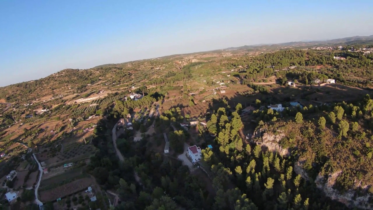 瀑布自然场景Cueva de Turche Valencia西班牙- 4K无人机2022年8月20日视频素材