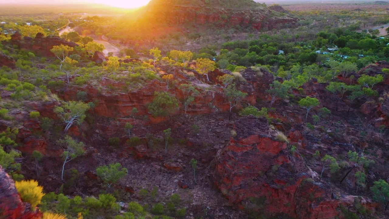 美丽的日落和航拍视频的隐藏山谷，米里玛国家公园，Kununurra，西澳大利亚，崛起视频素材