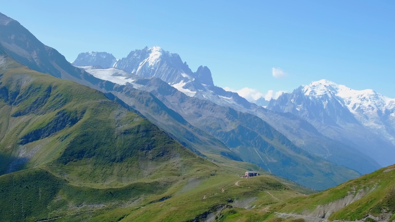 在夏蒙尼山谷的巴洛辛，巴尔梅避难所的全景视频素材