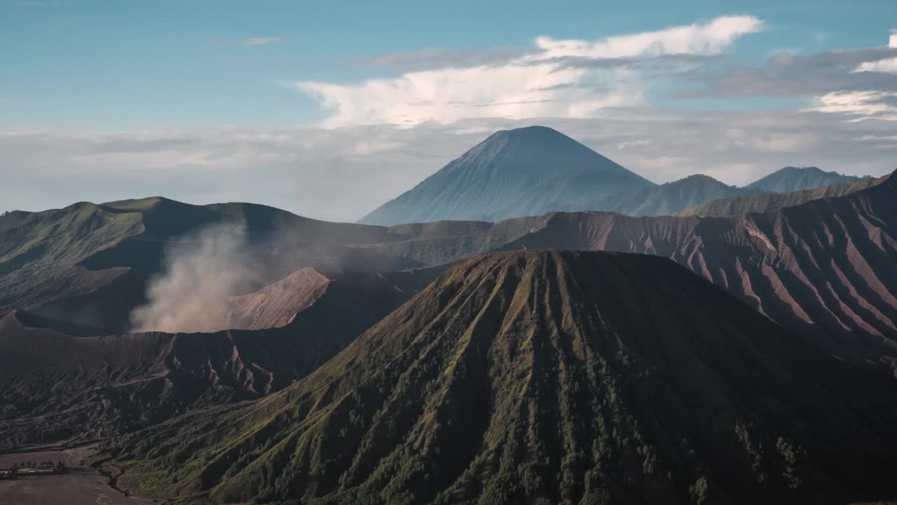 在印尼东爪哇的自然地标Bromo火山的时间推移视图，放大视频素材