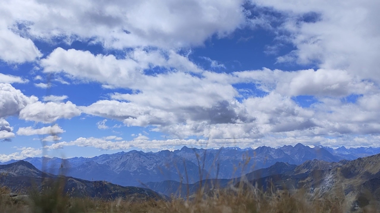 云在山间流逝视频素材