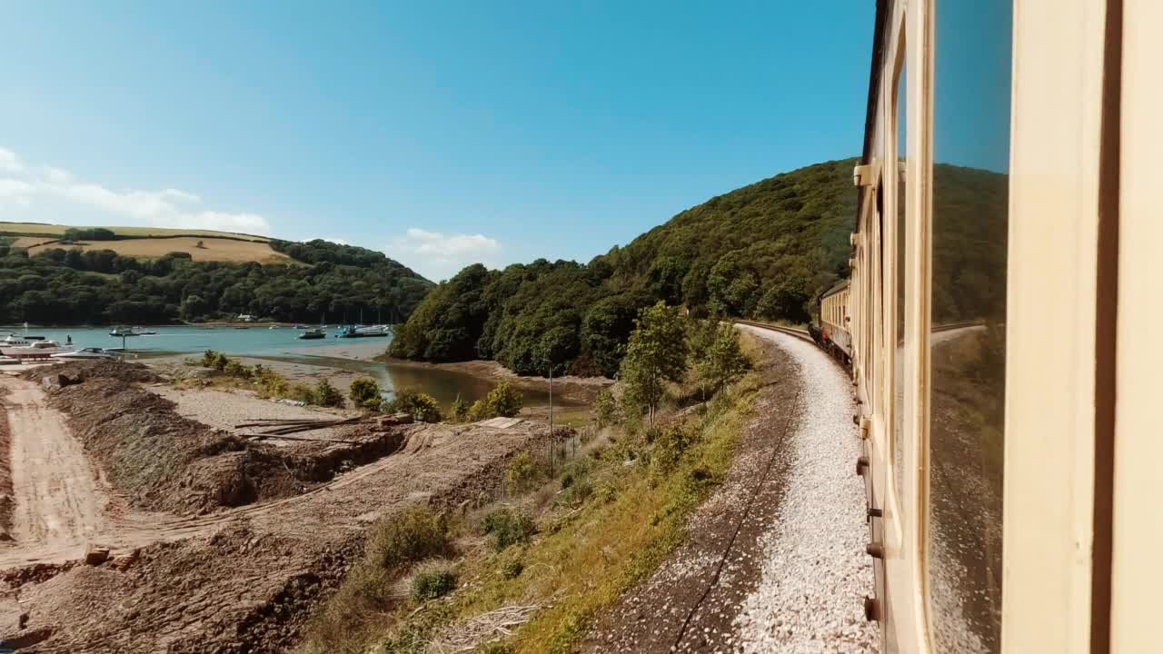 乘蒸汽火车旅行，德文海岸，英格兰，英国视频素材