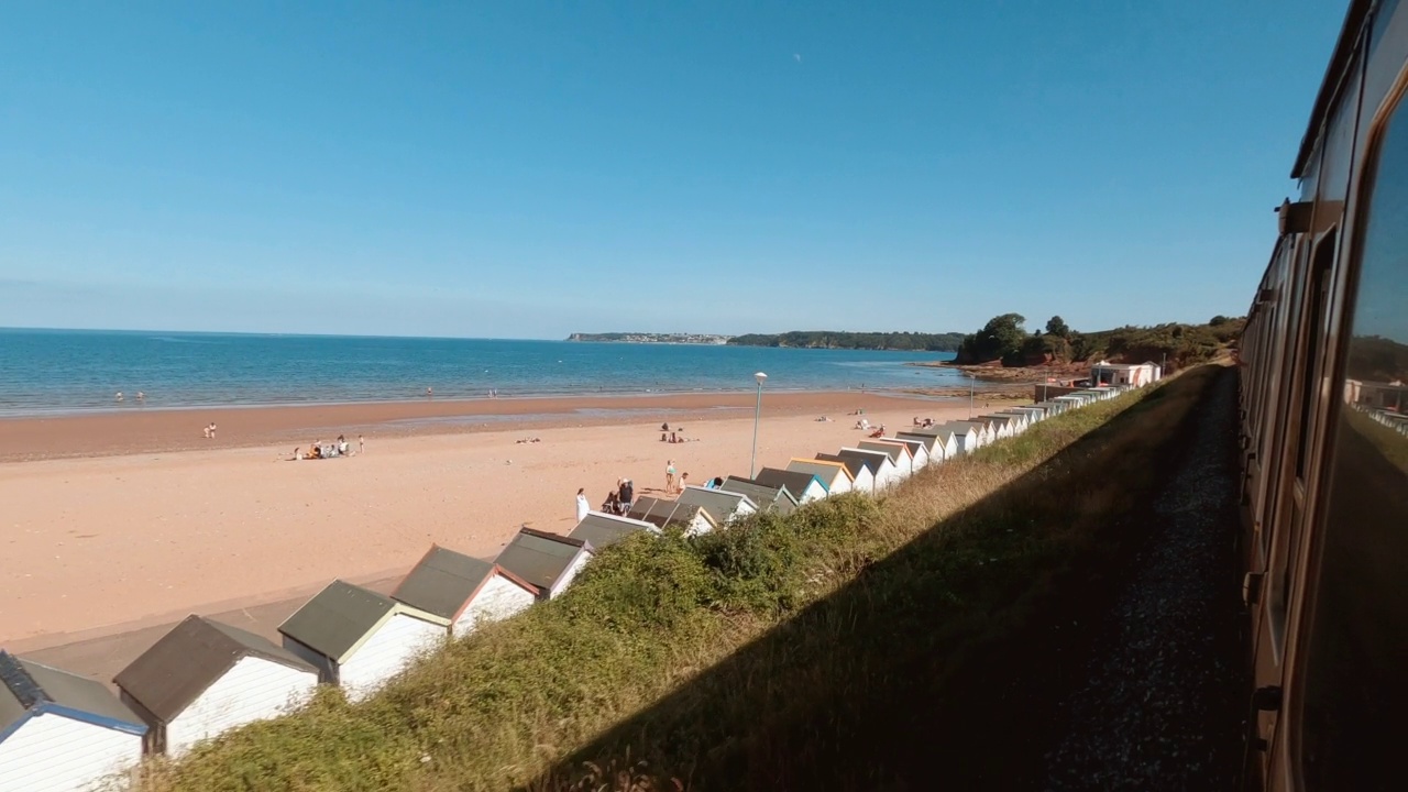 乘蒸汽火车旅行，德文海岸，英格兰，英国视频素材