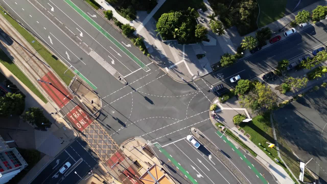 澳大利亚黄金海岸繁忙十字路口的时间流逝视频素材