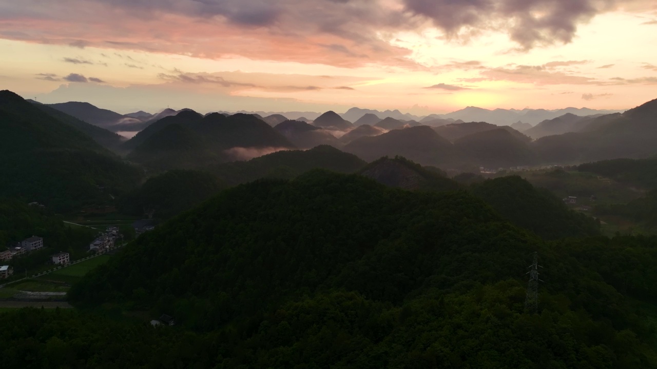 早上鸟瞰山景视频素材