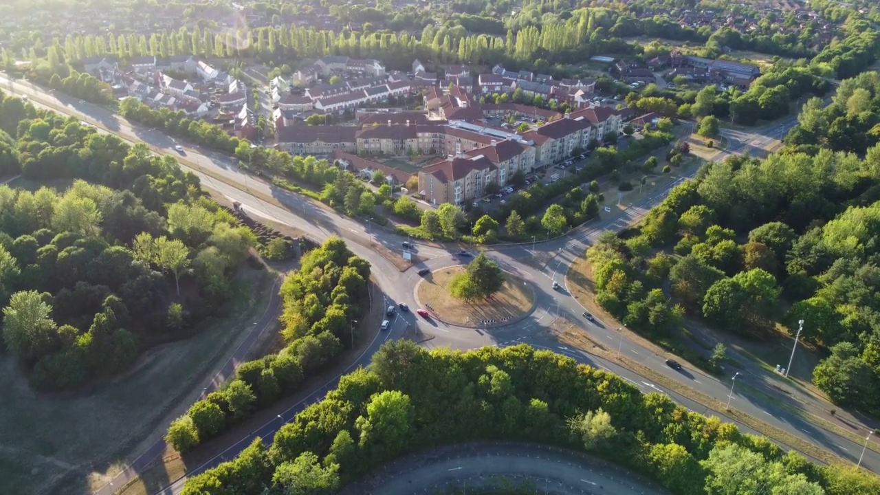 英国道路和交通的高角度视图视频素材