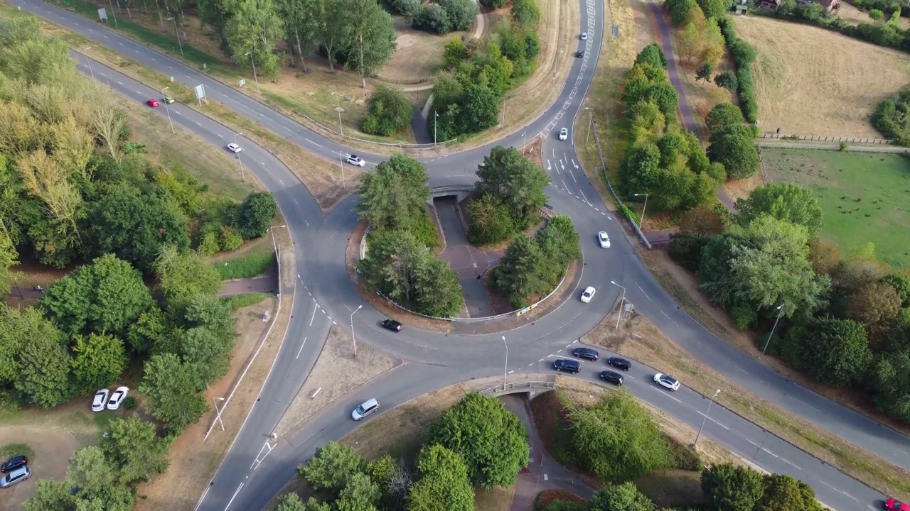 英国道路和交通的高角度视图视频素材