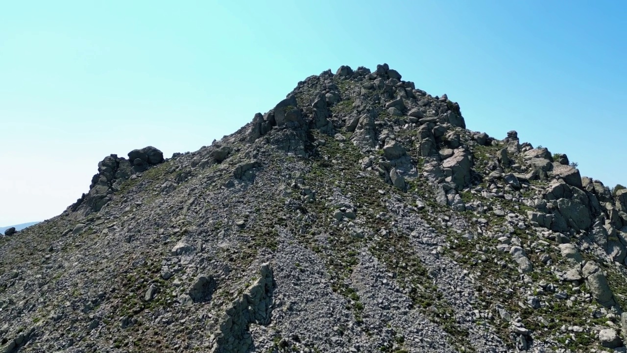 位于土耳其Gokceada的山峰。视频素材