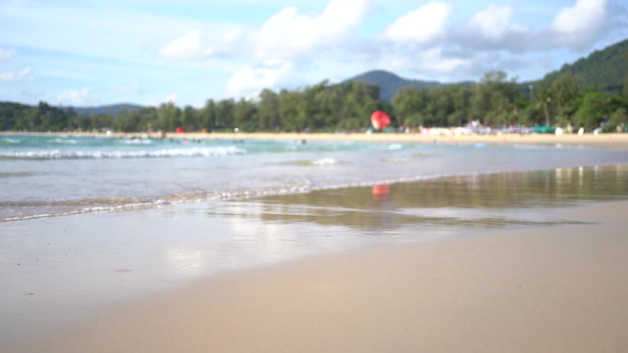 近海沙夏山背景。视频素材