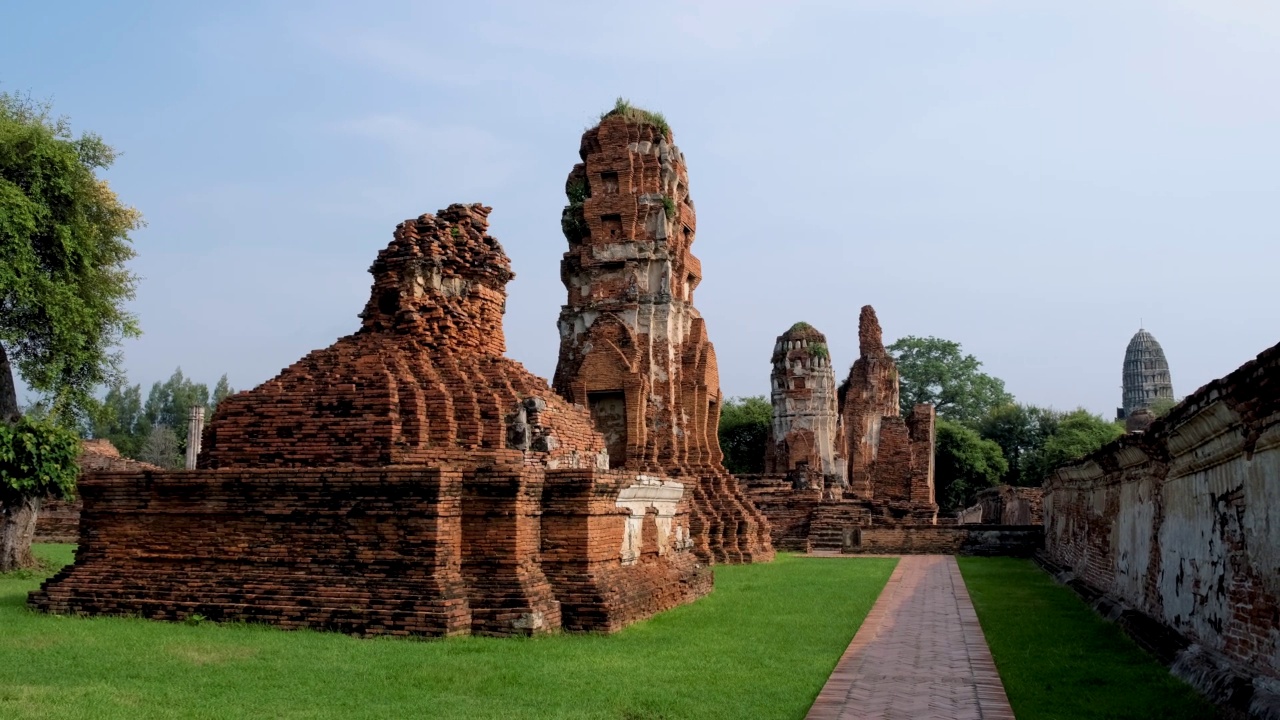 泰国大城府，在摩诃寺佛塔晨访泰国大城府视频素材