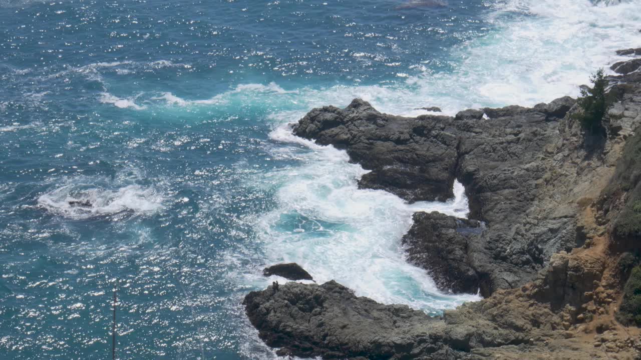 大苏尔的岩石海岸视频素材