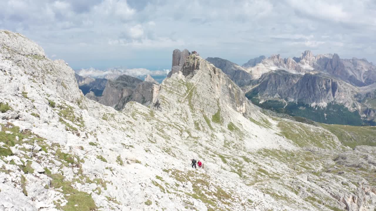 登山者在山上，Passo Giau, Dolomites，意大利视频素材