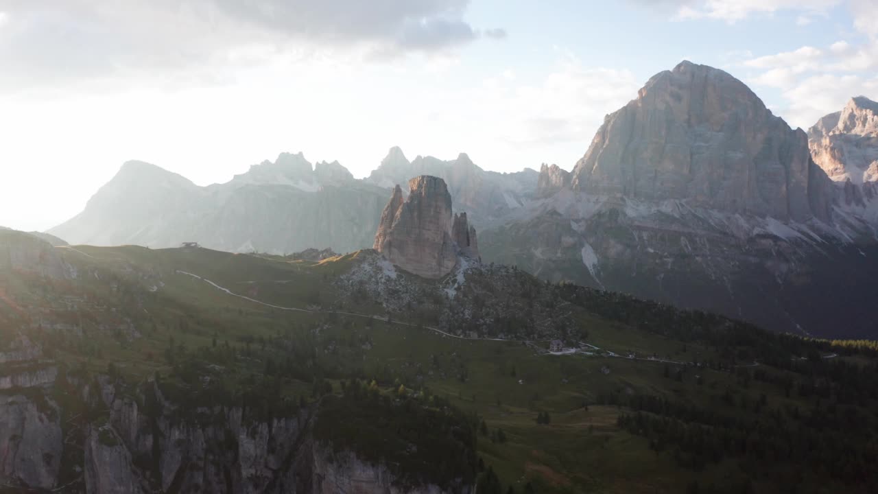 Cinque Torri, Dolomites，意大利阿尔卑斯山，意大利视频素材