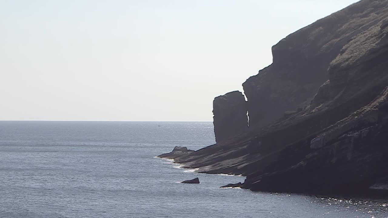 韩国济州岛济州市乌岛郡的海景和乌岛视频素材