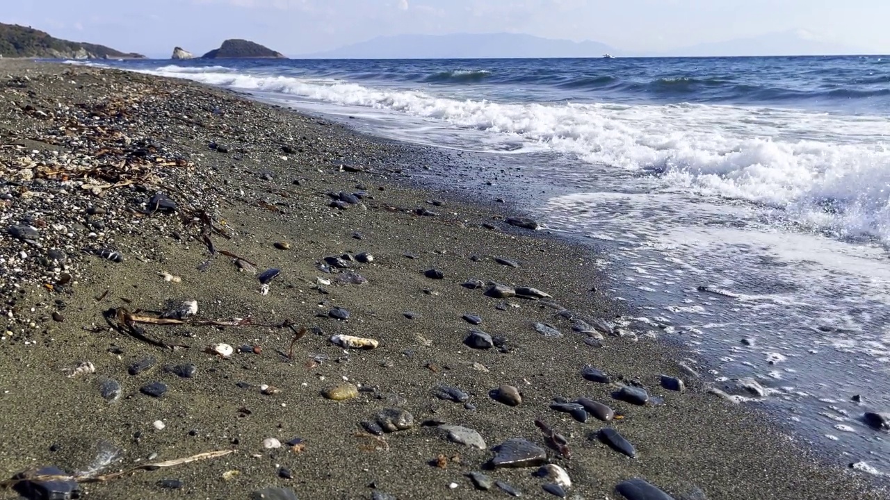 海边附近的海浪视频素材