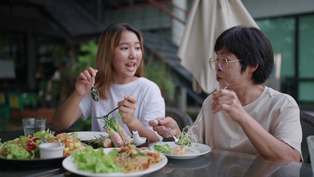 享受健康的素食视频素材