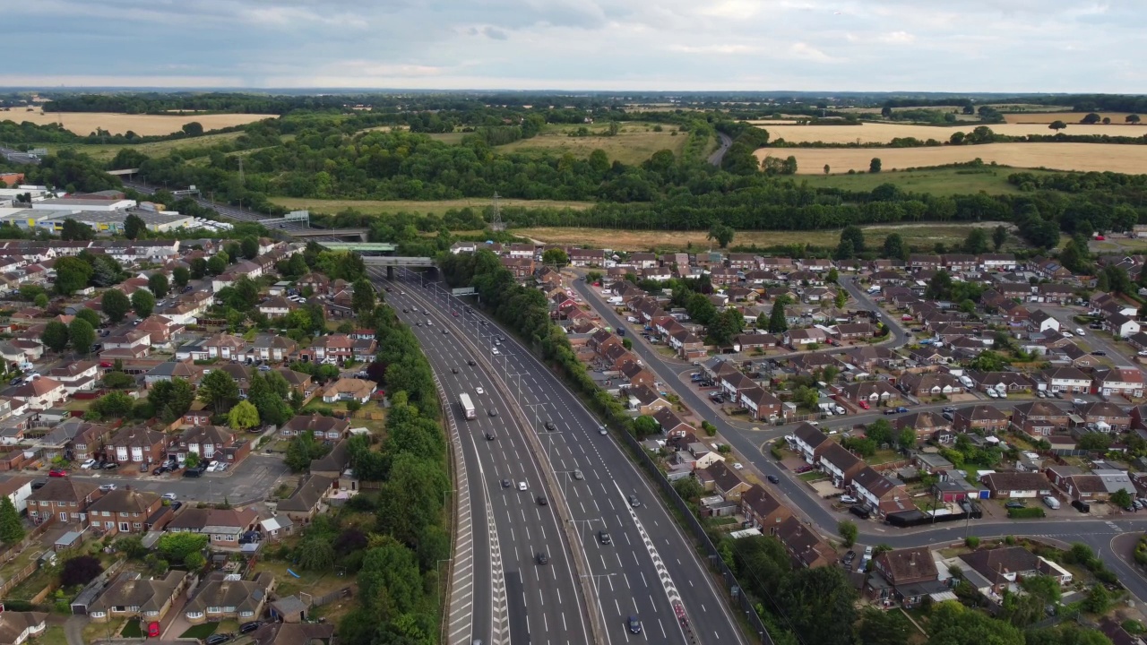 英国高速公路繁忙时的鸟瞰图视频素材