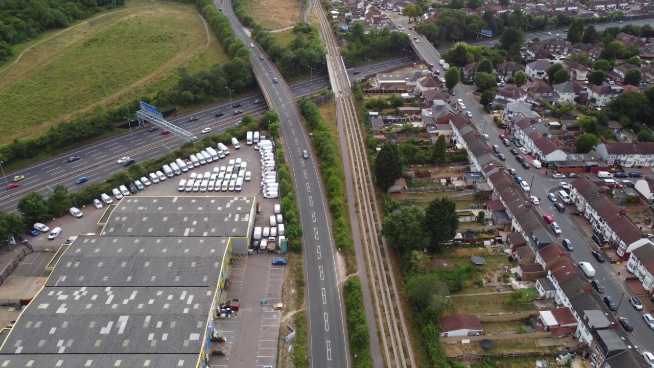 英国高速公路繁忙时的鸟瞰图视频素材