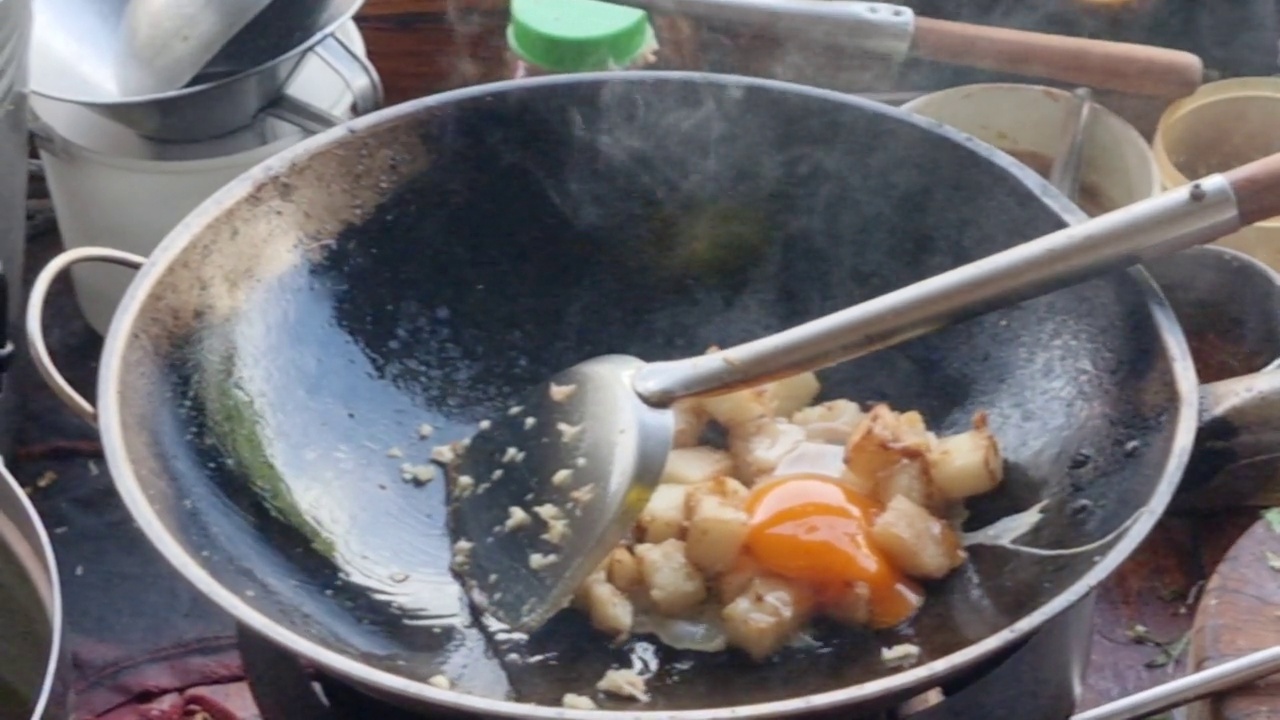 饮食:虾仁炒萝卜糕视频素材