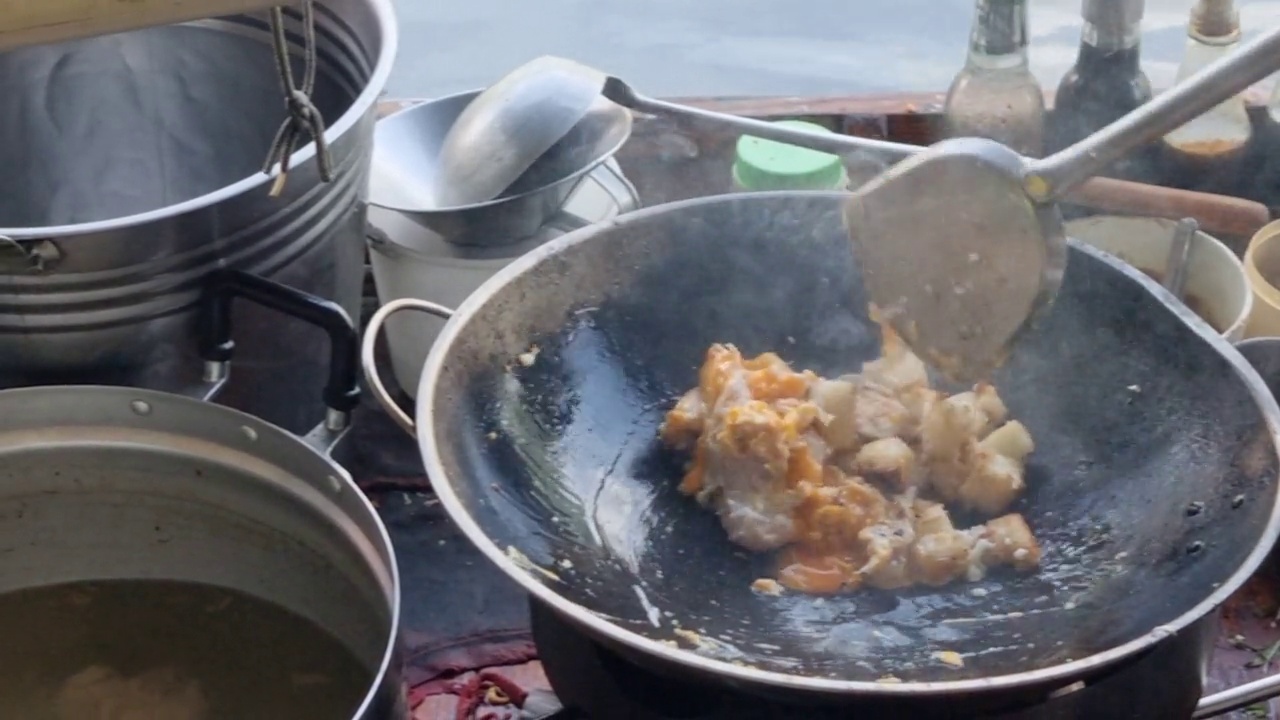 饮食:虾仁炒萝卜糕视频素材