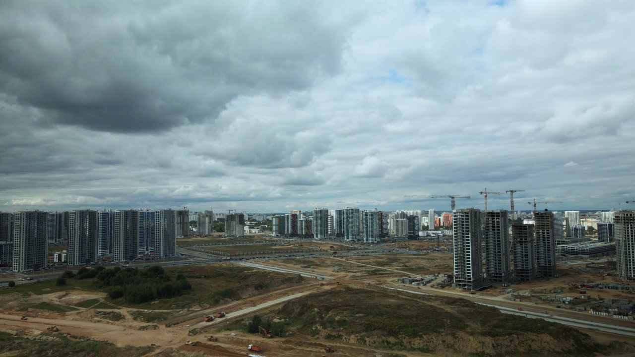 一个新的城市街区的建筑工地。多层建筑的建设。航空摄影。视频素材