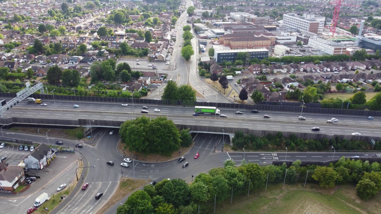 英国道路和高速公路在繁忙时间的鸟瞰图视频素材