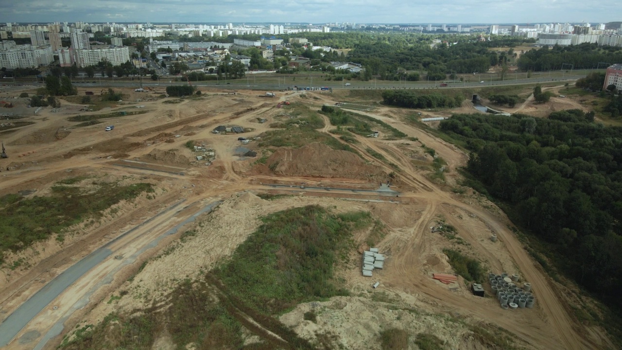 一个新的城市街区的建筑工地。多层建筑的建设。航空摄影。视频素材