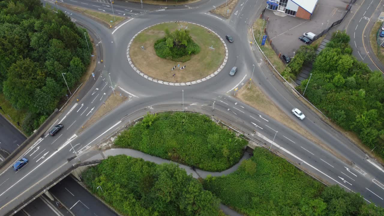 英国道路和高速公路在繁忙时间的鸟瞰图视频素材